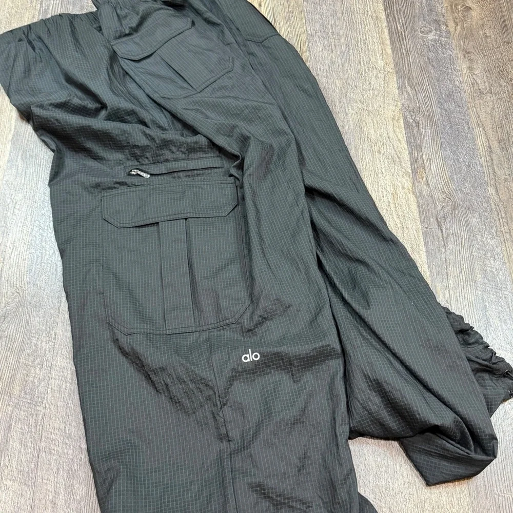 Alo Yoga Cargo Pants Womens L Black Baggy Ripstop Lightweight Bungee Dance Y2K